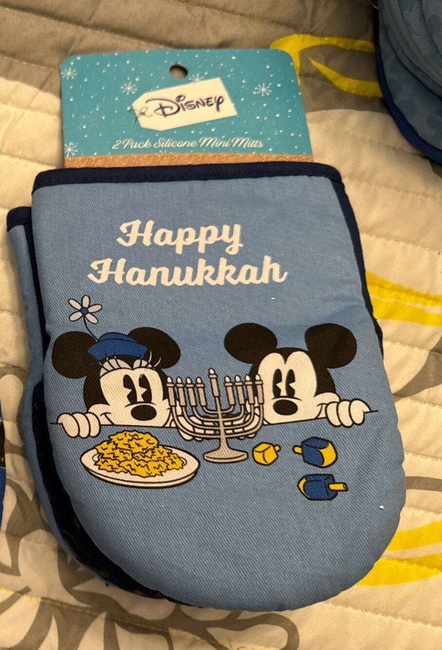 NWT Disney Parks Mickey & Minnie Happy Hanukkah 2 Pack Silicone Mini Mitts